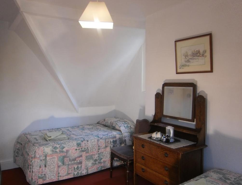 Awentsbury Hotel Near Birmingham University Room photo