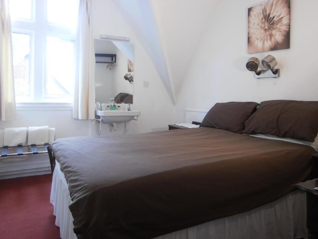 Awentsbury Hotel Near Birmingham University Room photo